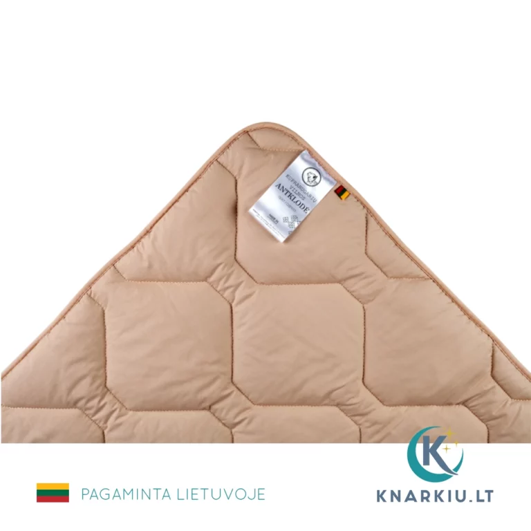 Antklodė su kupranugarių vilna